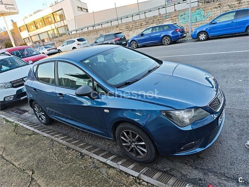 Usado Seat Ibiza I-Tech 70 CV (51 kW) 2015 Azul Berlina