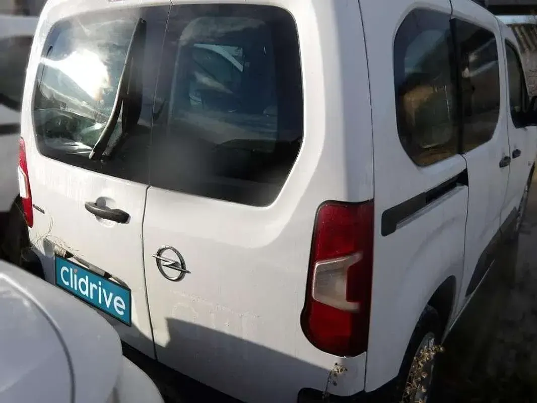 Usado Opel Combo Life Edition 102 CV (75 kW) 2021 Monovolumen