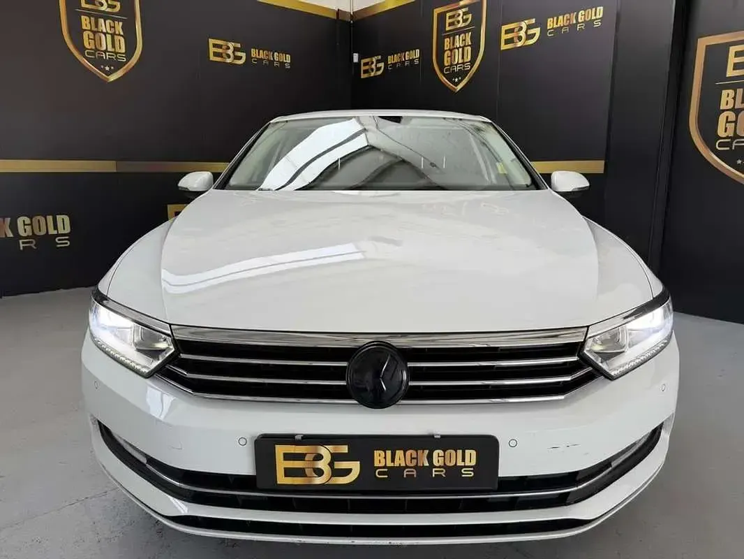 Używany VW Passat Sportline 150 KM (110 kW) 2016 Biały Sedan/Limuzyna