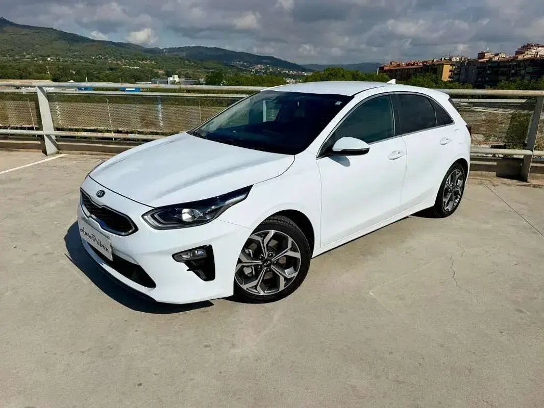 Usado Kia Ceed 120 CV (88 kW) 2021 Blanco Utilitario