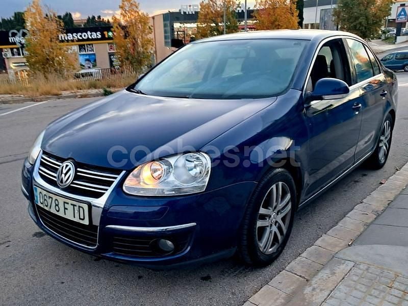 Azul Usado 2008 VW Jetta Highline Berlina | 3990 € (Precio justo) - Imagen 1/4