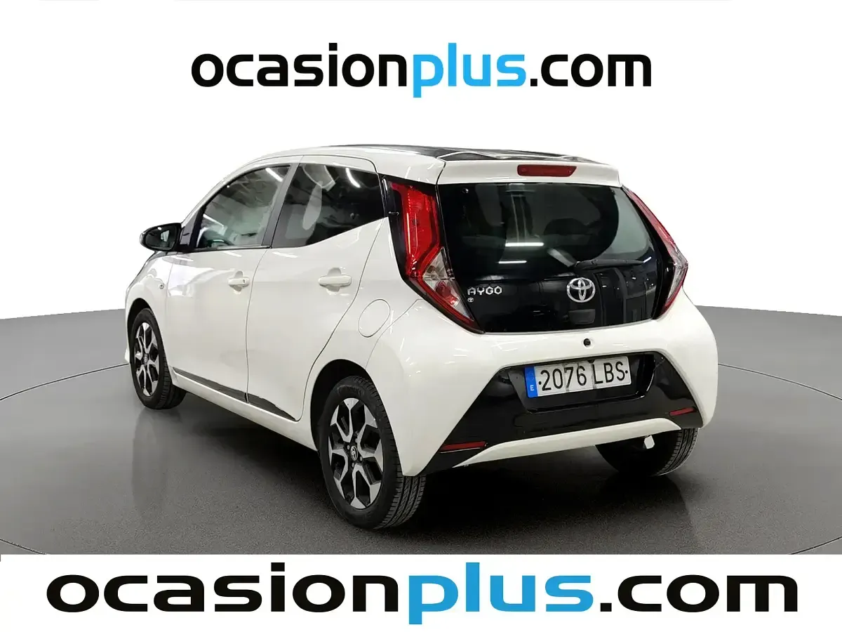 Usado Toyota Aygo X-play 72 CV (52 kW) 2019 Blanco Utilitario