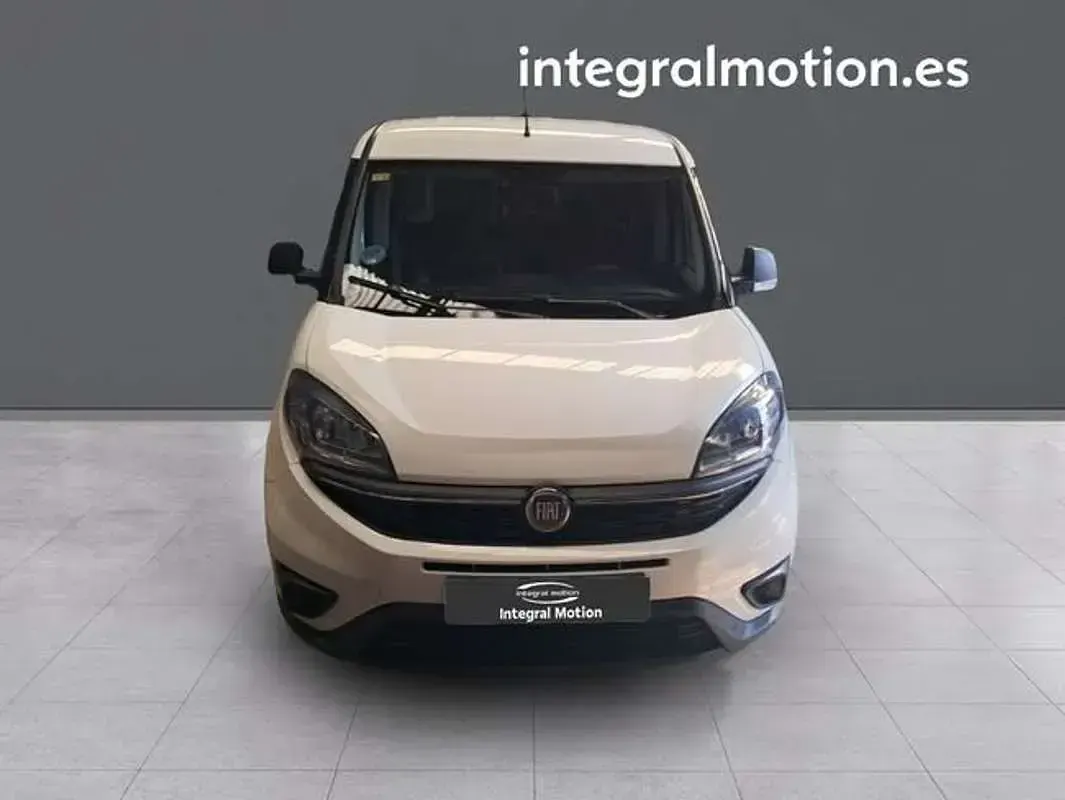 Usado Fiat Doblò 90 CV (66 kW) 2022 Blanco Monovolumen