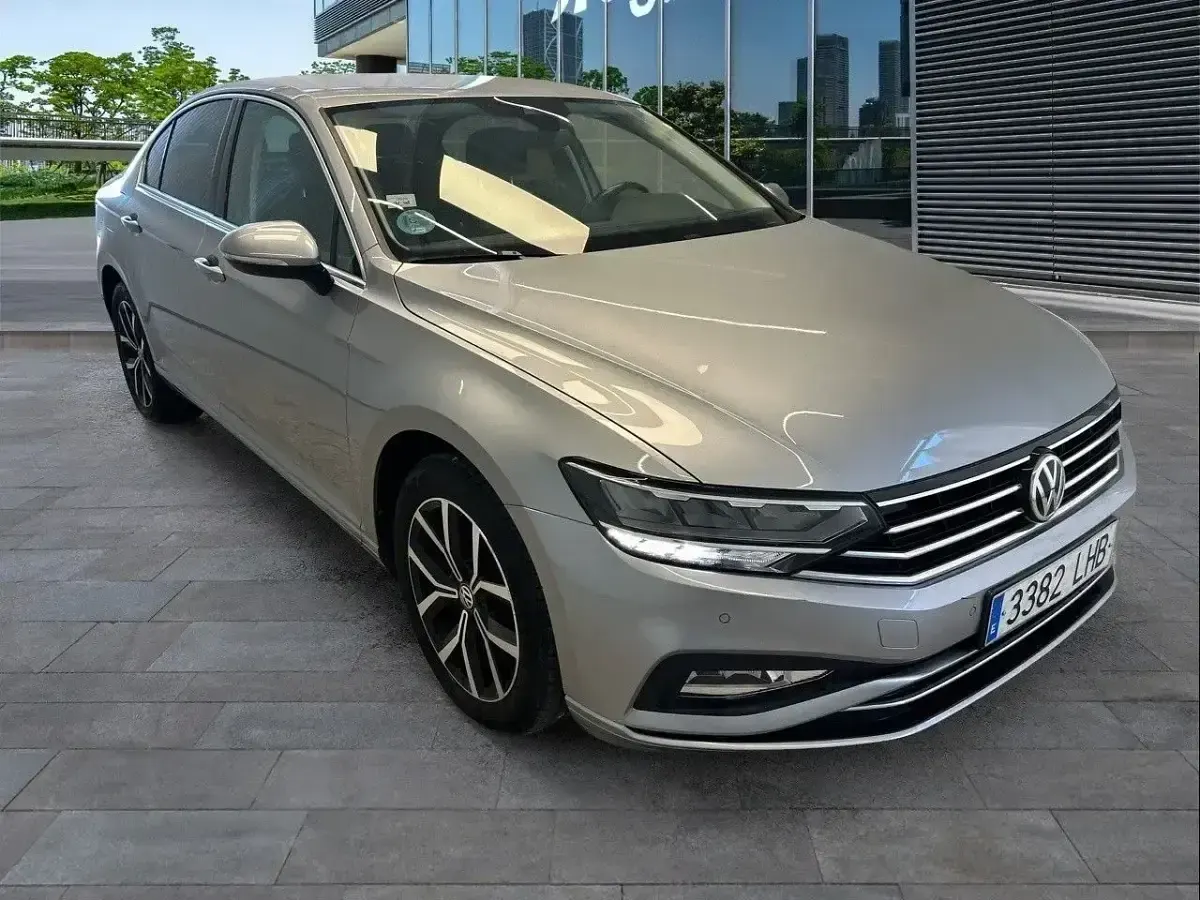 Usado VW Passat Executive 150 CV (110 kW) 2020 Gris Berlina