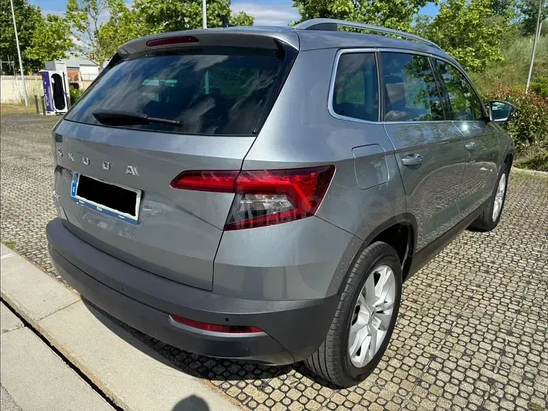 Usado Skoda Karoq Style 150 CV (110 kW) 2021 Gris / plata SUV