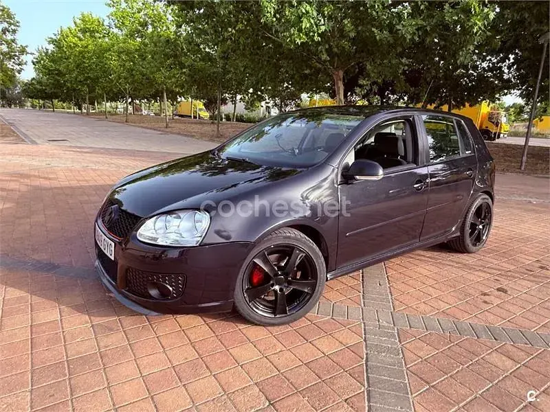 Usado VW Golf V Highline 140 CV (102 kW) 2007 Negro Berlina