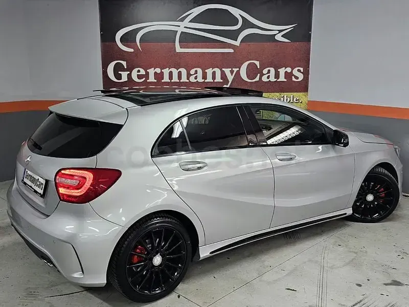 Usado Mercedes A200 AMG line 136 CV (100 kW) 2014 Gris / plata Utilitario