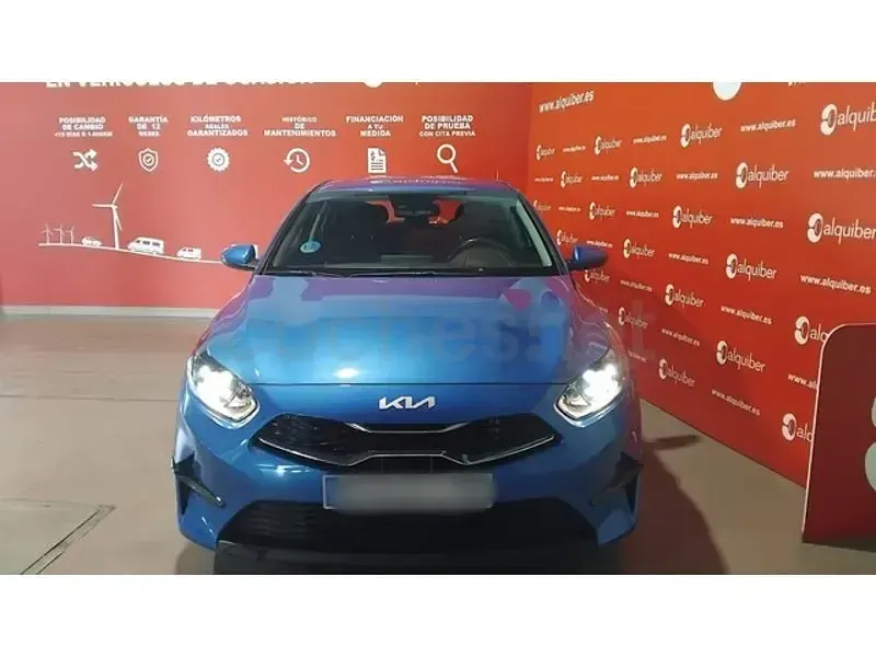 Usado Kia Ceed 136 CV (100 kW) 2022 Azul Utilitario
