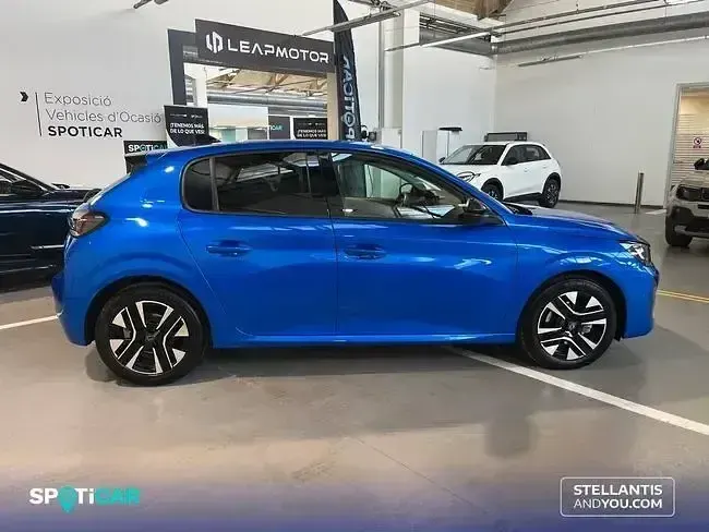 Usado Peugeot 208 Allure 100 CV (73 kW) 2025 Azul Utilitario