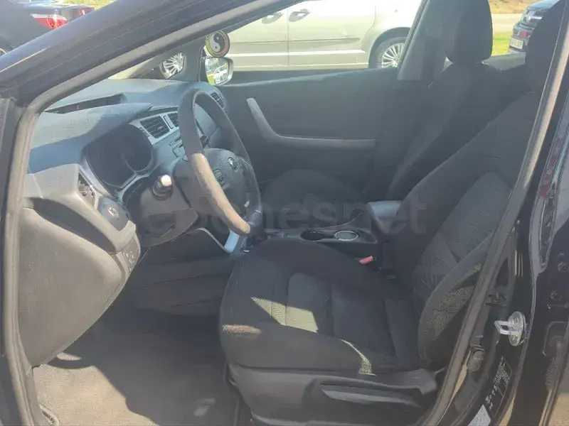Usado Kia Ceed Sportswagon 110 CV (80 kW) 2013 Negro Familiar