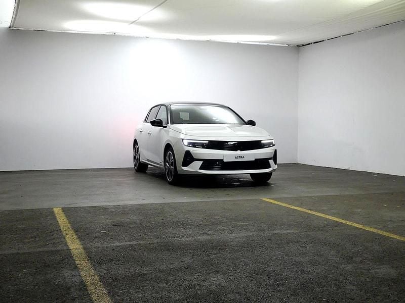 Usado Opel Astra Edition 132 kW (180 CV) 2023 Blanco Berlina