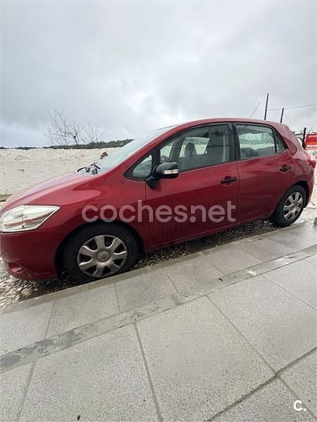 Usado Toyota Auris Eco 90 CV (66 kW) 2012 Rojo Berlina