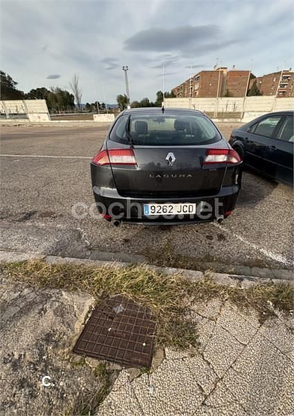 Usado Renault Laguna III LIMITED 130 CV (95 kW) 2015 Marrón Berlina