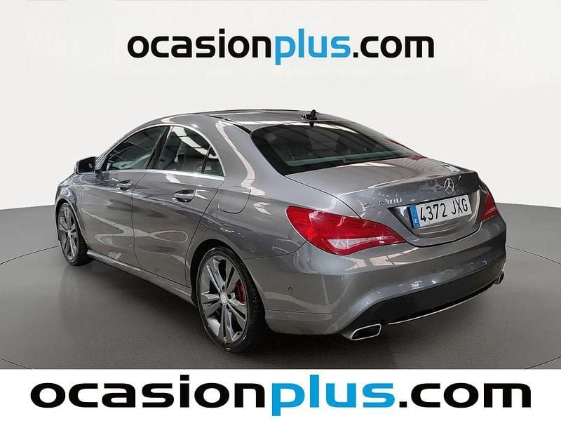 Usado Mercedes CLA180 122 CV (89 kW) 2016 Gris Berlina