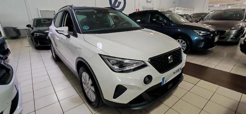 Usado Seat Arona Style 116 CV (85 kW) 2025 Blanco + techo gris magnetic SUV