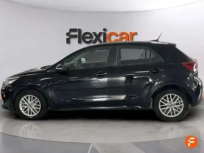 Usado Kia Rio 100 CV (73 kW) 2018 Negro