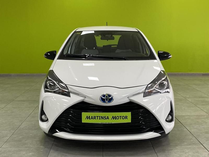 Usado Toyota Yaris Hybrid Active 116 CV (85 kW) 2020 Blanco Berlina