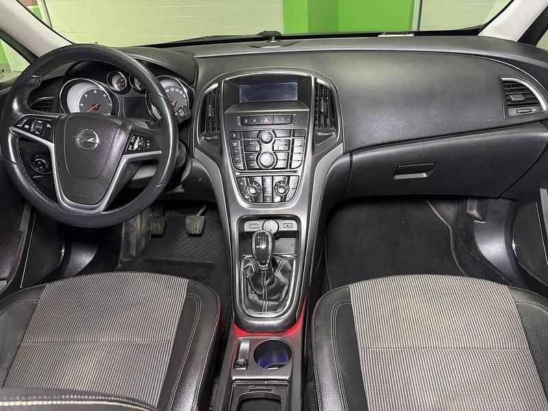 Usado Opel Astra Cosmo 125 CV (91 kW) 2010 Negro