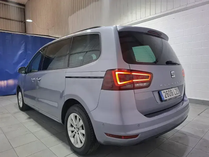 Usado Seat Alhambra Style 150 CV (110 kW) 2022 Gris / plata Monovolumen