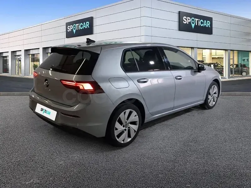Usado VW Golf VIII 115 CV (84 kW) 2025 Gris / plata Berlina