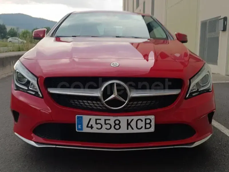 Usado Mercedes CLA180 Urban 122 CV (89 kW) 2017 Rojo Coupe