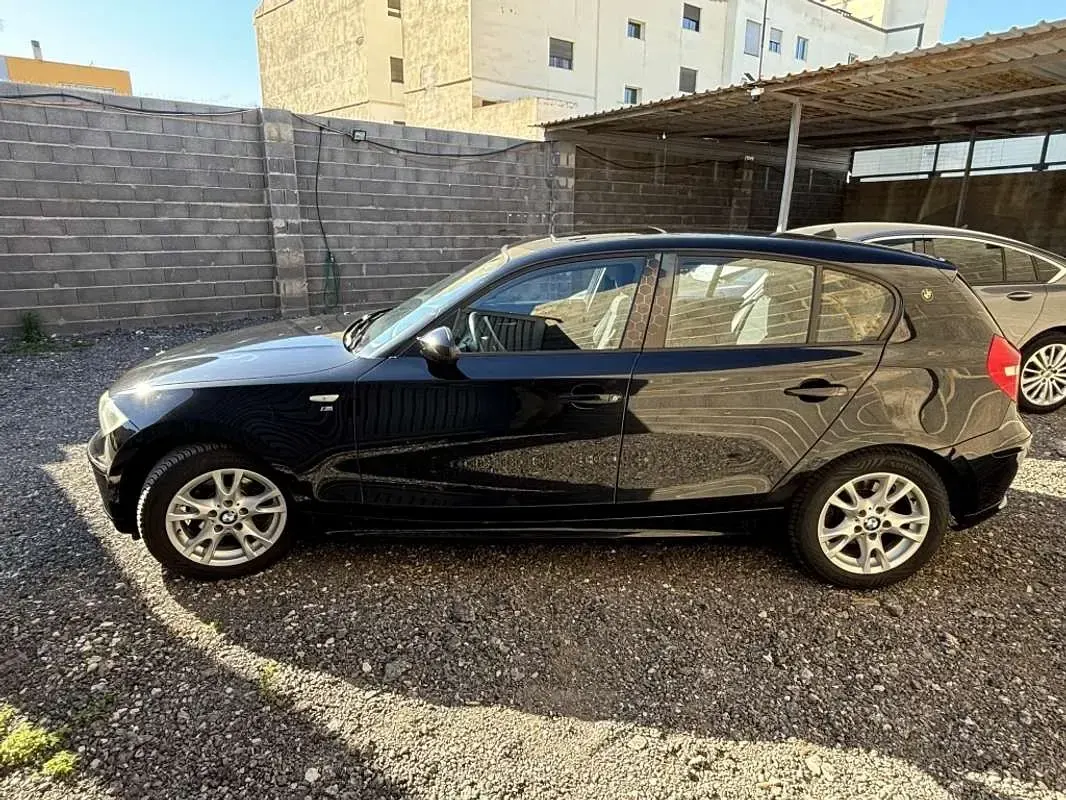Usado BMW 118 143 CV (105 kW) 2010 Negro Utilitario