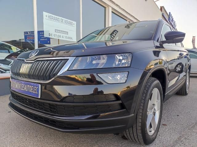 Negro Usado 2021 Skoda Karoq Ambition SUV | 19.600 € (Precio justo) - Imagen 1/4