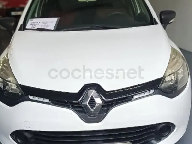 Usado Renault Clio III Collection 75 CV (55 kW) 2014 Blanco Berlina