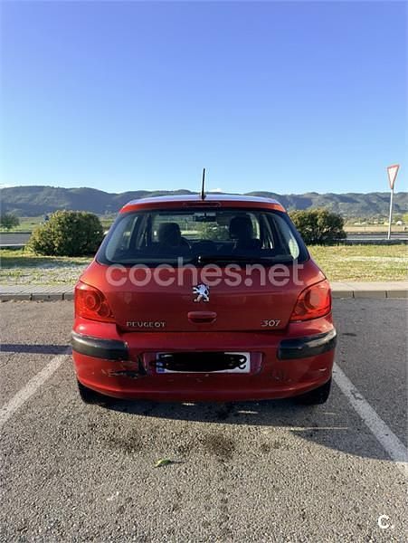Usado Peugeot 307 90 CV (66 kW) 2006 Rojo Berlina