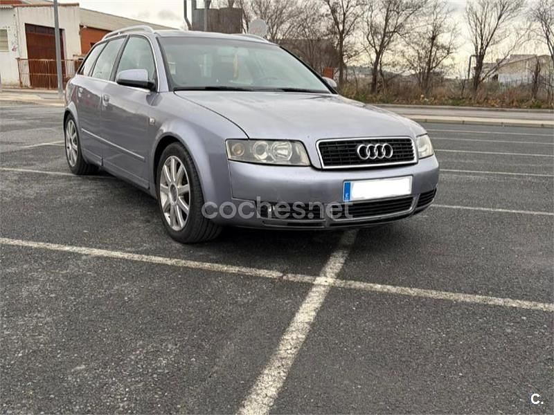 Usado Audi A4 130 CV (95 kW) 2003 Gris / plata Familiar