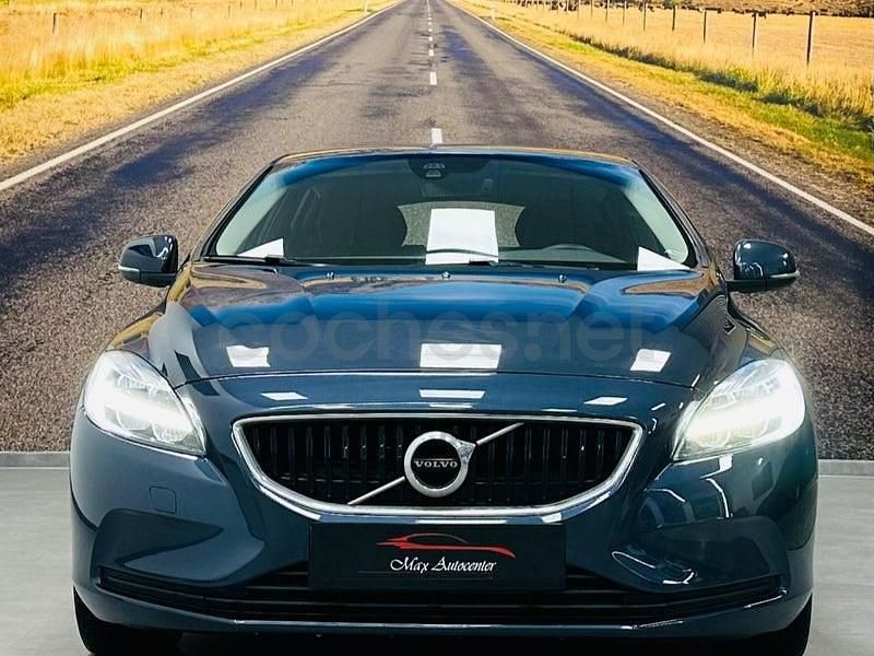 Usado Volvo V40 Momentum 120 CV (88 kW) 2019 Azul Berlina
