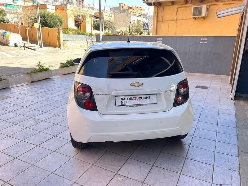 Usado Chevrolet Aveo LT 101 CV (74 kW) 2012 Blanco Berlina