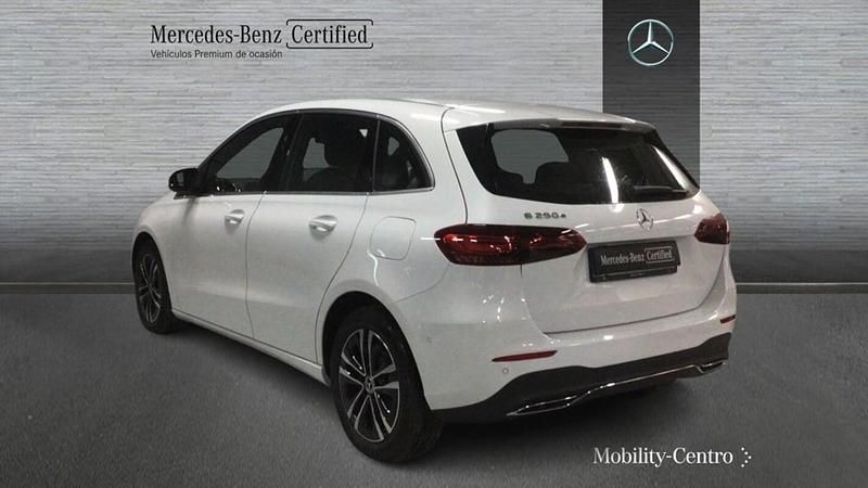 Usado Mercedes B250 217 CV (159 kW) 2024 Blanco digital Monovolumen
