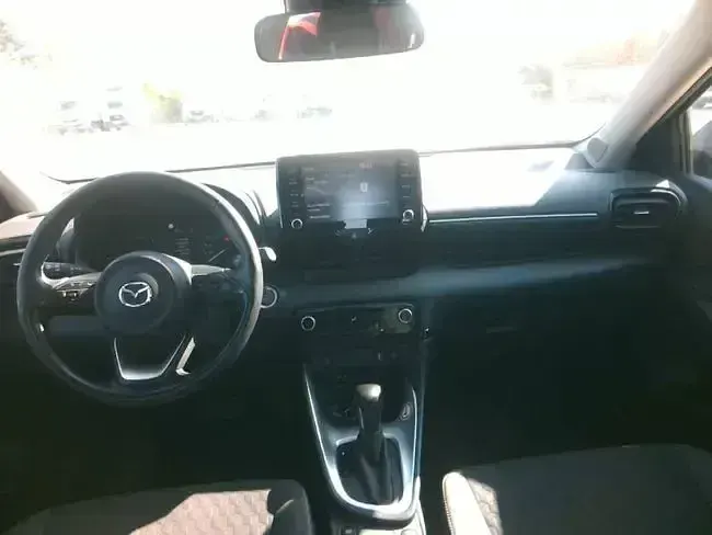 Usado Mazda 2 Center-Line 116 CV (85 kW) 2024 Gris Utilitario