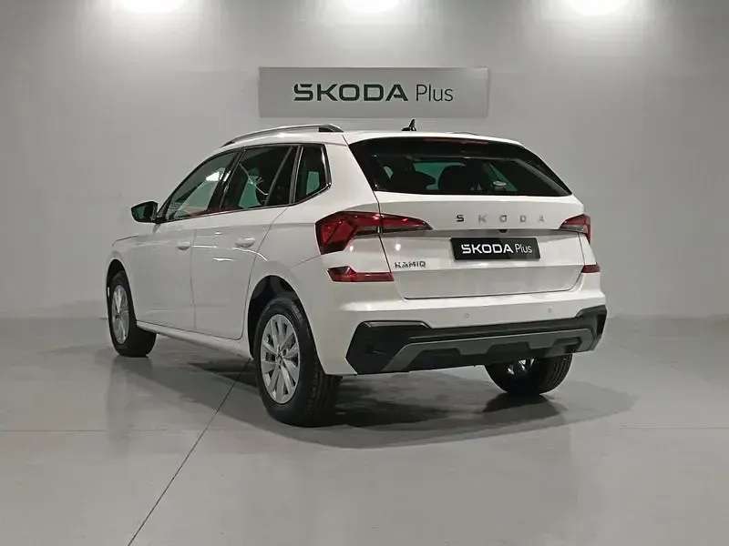 Usado Skoda Kamiq Selection 115 CV (84 kW) 2025 Blanco SUV