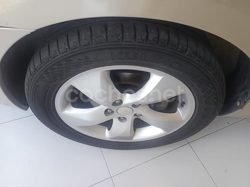 Usado Kia Carens 115 CV (84 kW) 2007 Marrón Monovolumen