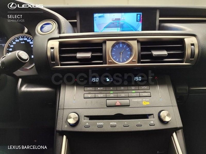 Usado Lexus IS300h Executive Line 223 CV (164 kW) 2015 Blanco Berlina