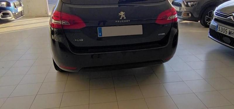 Usado Peugeot 308 Allure 131 CV (96 kW) 2016 Azul oscuro Familiar