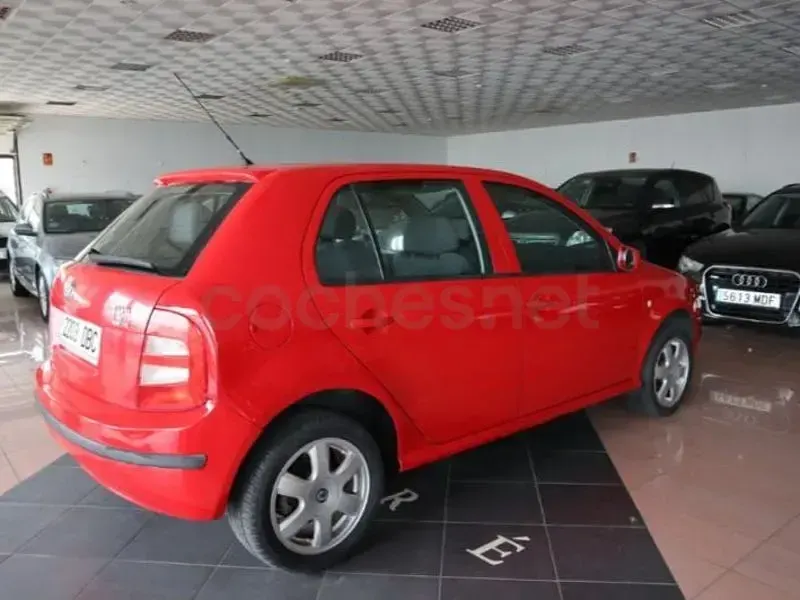 Usado Skoda Fabia Sport 101 CV (74 kW) 2005 Rojo Berlina