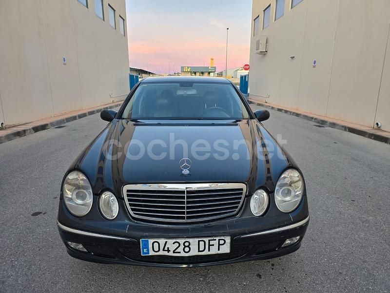 Usado Mercedes E270 Elegance 177 CV (130 kW) 2005 Azul Berlina