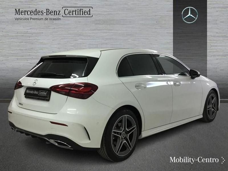 Usado Mercedes A180 AMG line 116 CV (85 kW) 2024 Blanco polar Utilitario