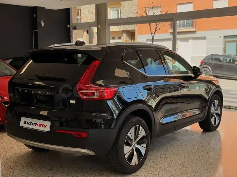 Usado Volvo XC40 Core 211 CV (155 kW) 2022 Negro SUV