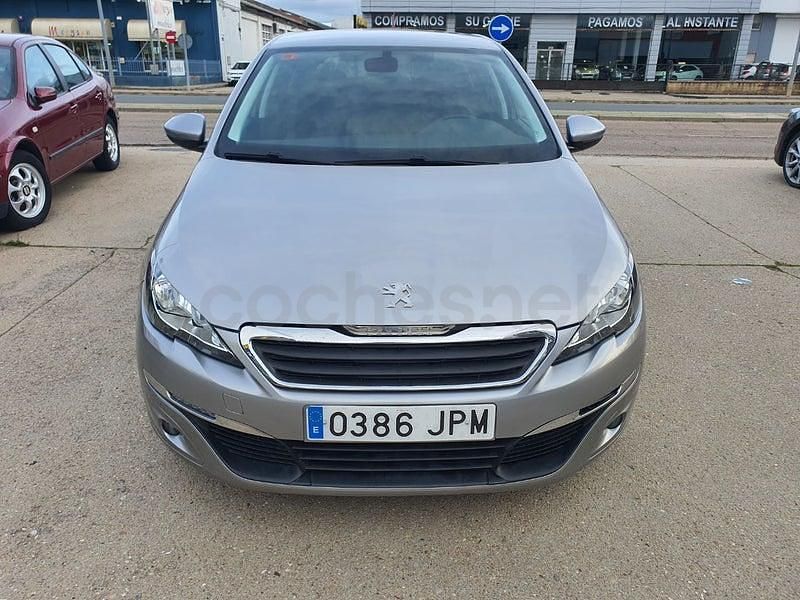 Usado Peugeot 308 Active 100 CV (73 kW) 2016 Gris / plata Berlina