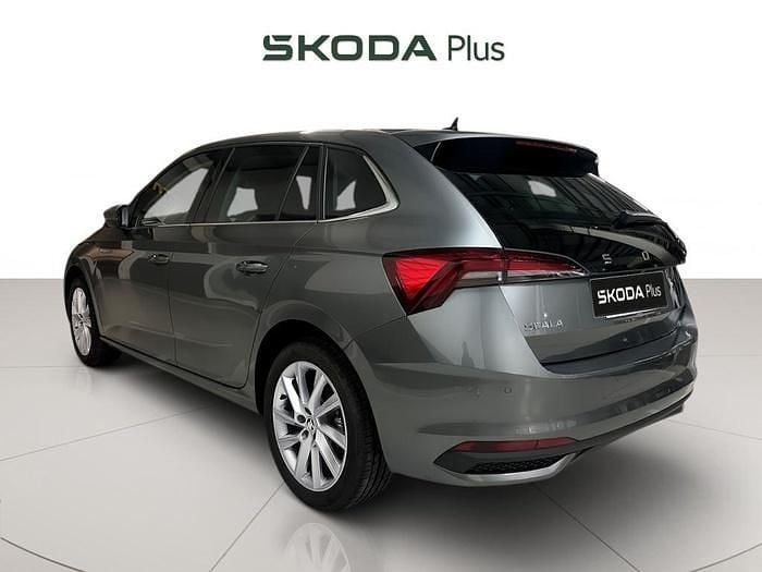 Gris Usado 2025 Skoda Scala Selection Utilitario | 21.200 € (Precio justo) - Imagen 1/4