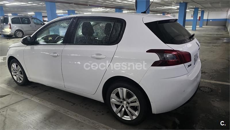 Usado Peugeot 308 Access 100 CV (73 kW) 2018 Blanco Berlina