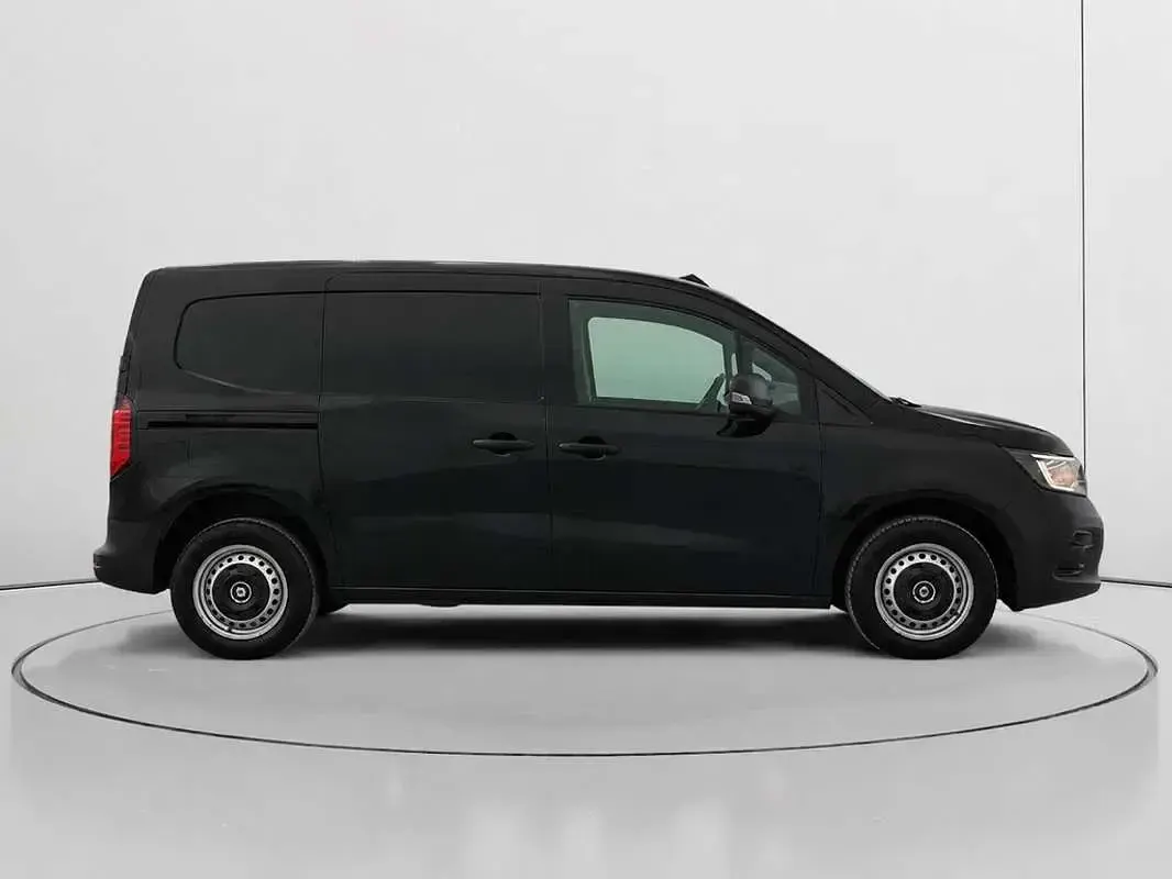 Usado Renault Kangoo 95 CV (69 kW) 2023 Negro Monovolumen