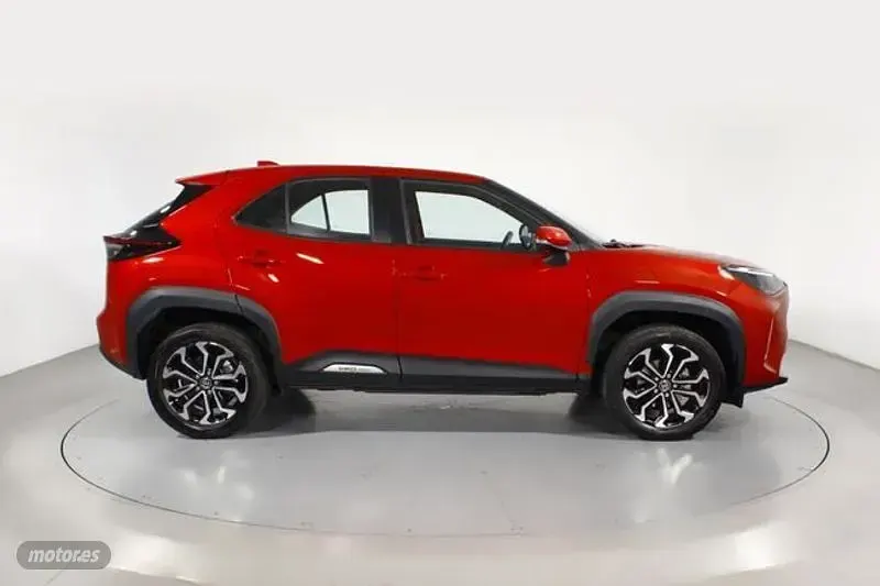 Usado Toyota Yaris Cross Active 116 CV (85 kW) 2022 Rojo SUV