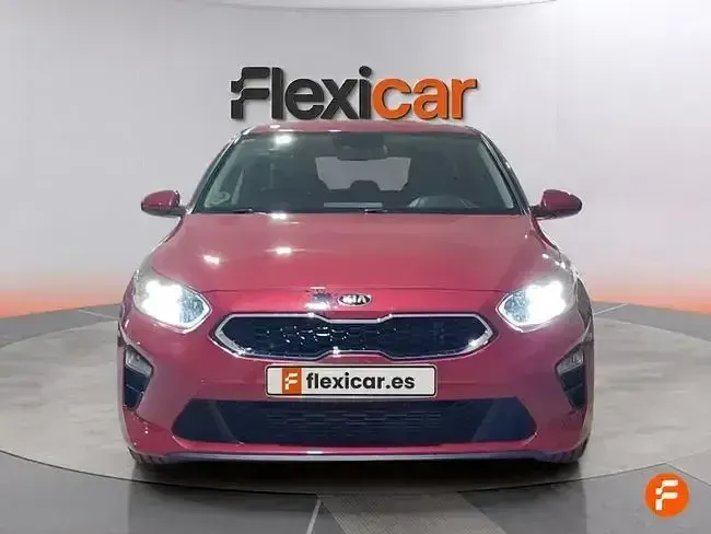 Usado Kia Ceed 120 CV (88 kW) 2021 Granate Utilitario