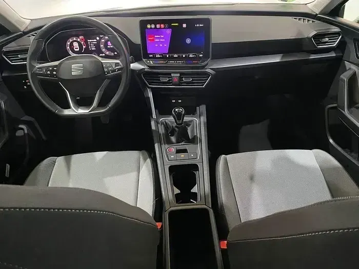 Usado Seat Leon Style 116 CV (85 kW) 2024 Negro Berlina