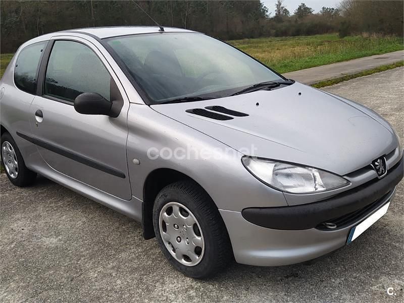 Gris / plata Usado 2001 Peugeot 206 Berlina | 2400 € (Precio justo) - Imagen 1/4